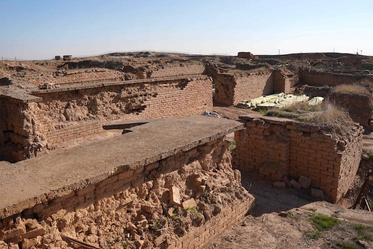 Esta imagen muestra los restos de un Templo de Nabu en el sitio arqueológico de Nimrud, al sur de Mosul.