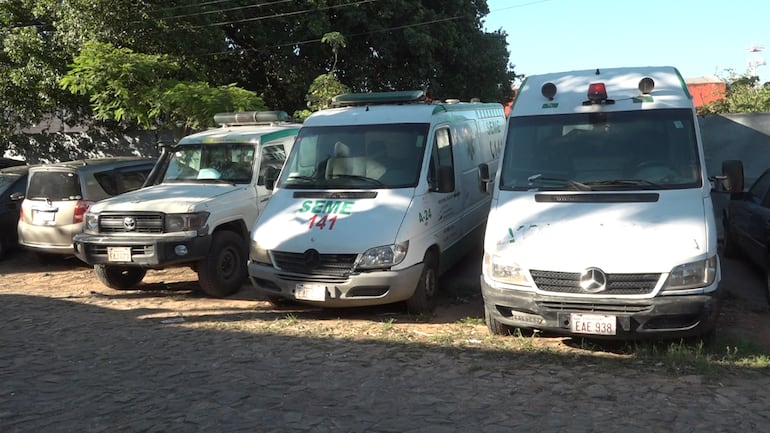 Cementerio de ambulancias inoperativas del SEME.