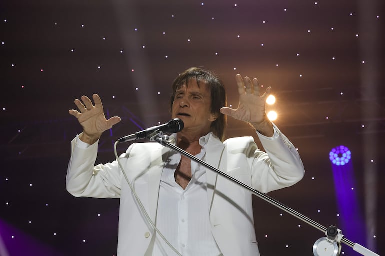 Roberto Carlos en un momento de su presentación en Madrid, España, el pasado 26 de septiembre. El artista brasileño llegará nuevamente a Paraguay en noviembre.