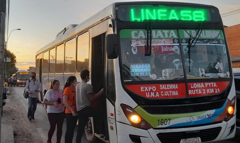 Muchos reportaron que sufren descuentos en sus puestos laborales debido a las llegadas tardías por culpa de las reguladas, pese a ello ahora se les exonerará del pago del IVA.