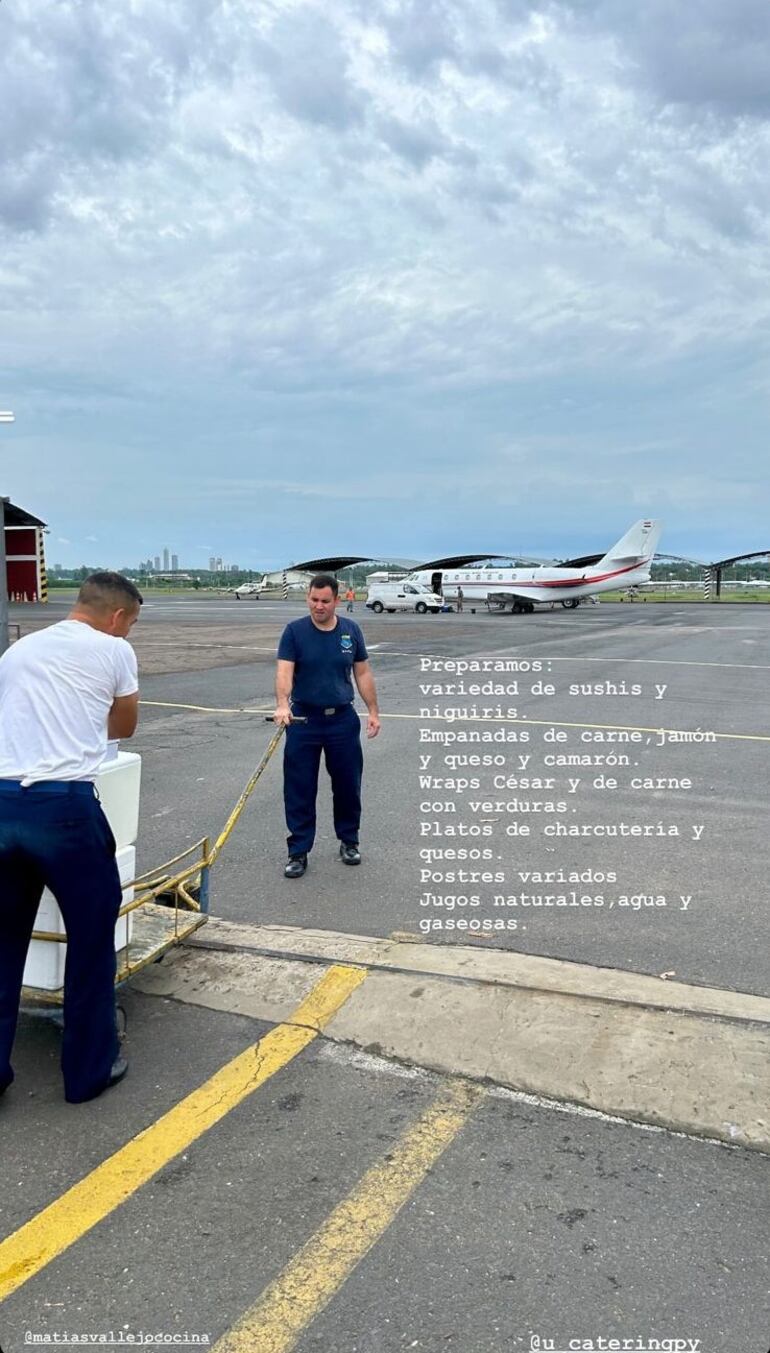 Lujoso bufete sirvieron al Presidente de la República, Santiago Peña, y a la delegación en viaje a Uruguay.