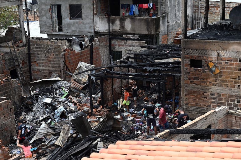 Vecinos en la zona del barrio Chacarita afectada por el siniestro.