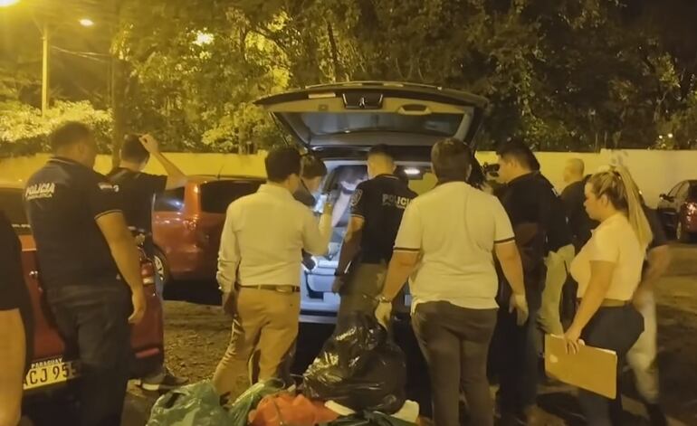 El vehículo fue inspeccionado anoche por los intervinientes.