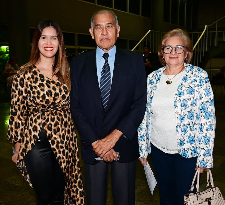 María Elena López, Fausto y Rosalina Portillo.