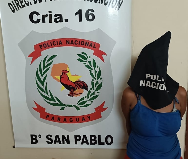 Esta mujer fue aprehendida por robarle a un heladero en el barrio San Pablo de Asunción.