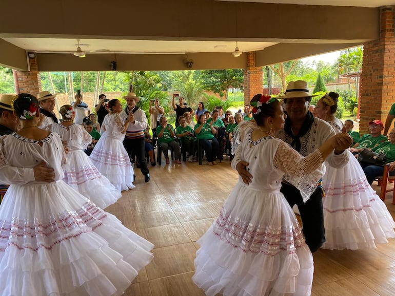 Vive la Danza, Ballet folclórico de adultos mayores de Asunción.