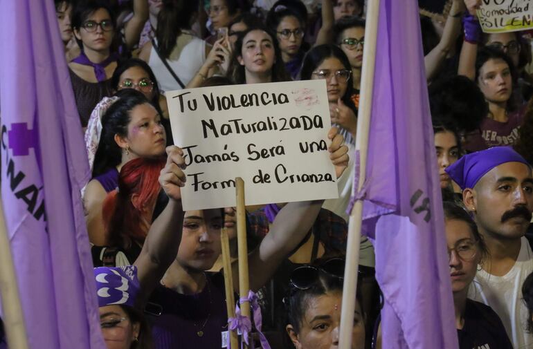 Es importante ser consciente de que a cualquiera le puede ocurrir, por eso es tan fundamental estar alerta ante el más mínimo signo de violencia. EFE/ Rubén Peña