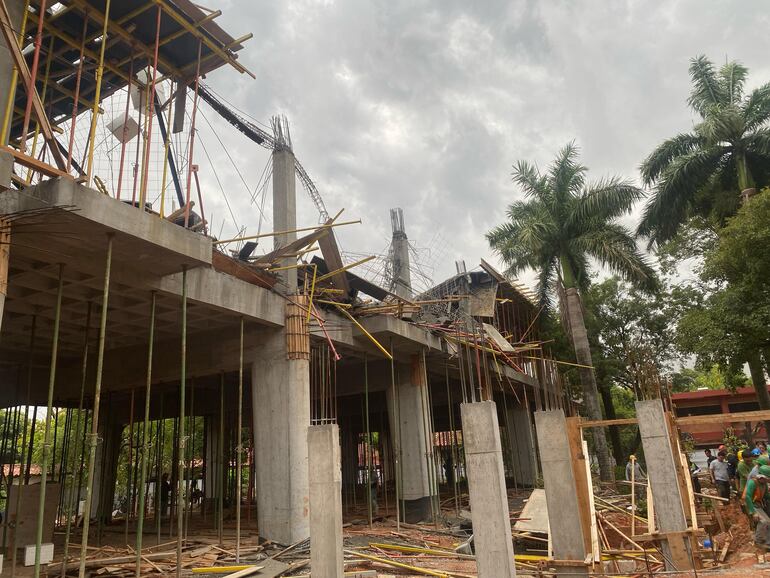 Derrumbe en obras en la UNA dejó a una persona herida.