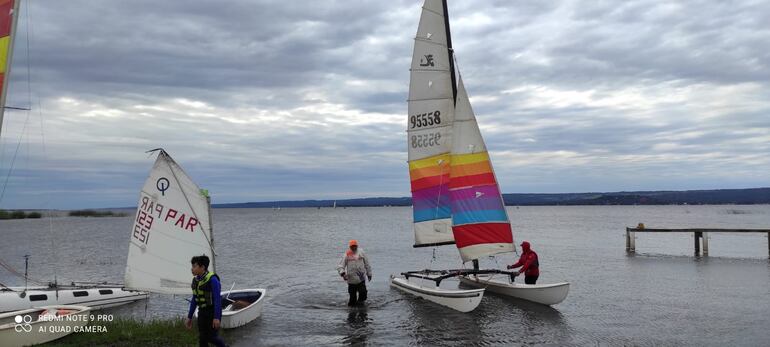 Veleros que compitieron en la Regata “Paz del Chaco” en el Lago Ypacaraí.