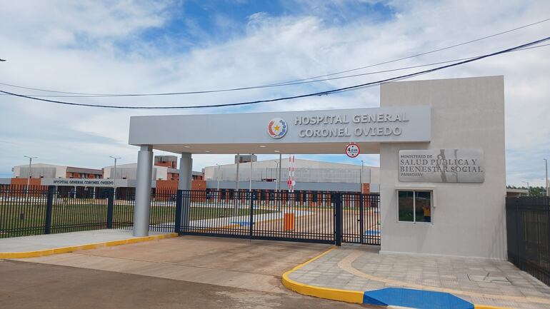 El acceso al mega hospital, cuya construcción todavía se encuentra inconclusa.