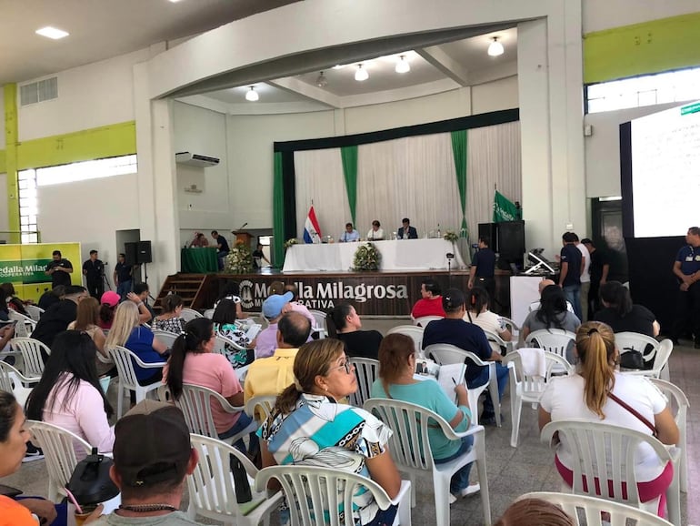 Asamblea en la Cooperativa Medalla Milagrosa.