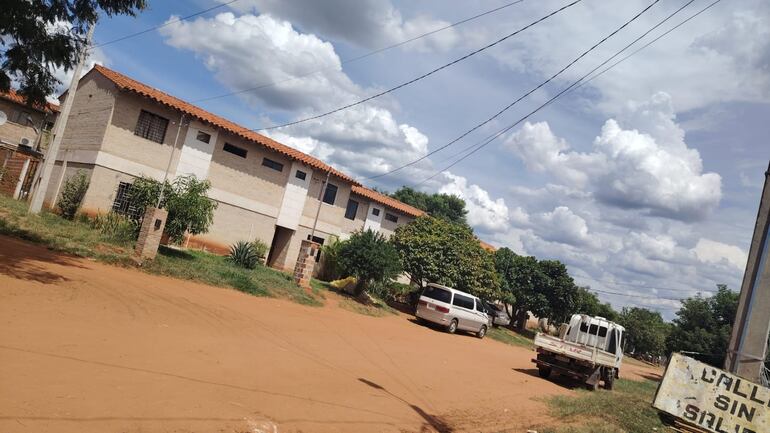 Las familias tuvieron que completar las casas para poder mudarse.