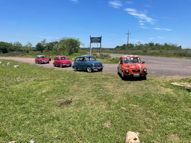 Fanáticos de los autos antiguos se preparan para salir hoy en caravana con un gran fin.