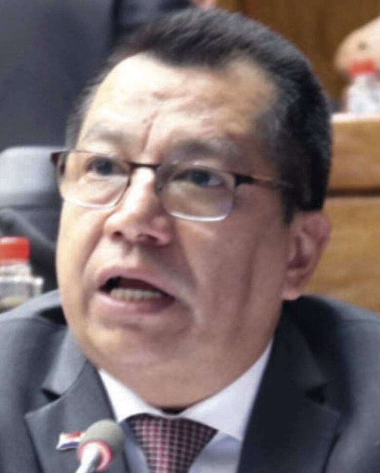 Tadeo Rojas (ANR), actual ministro de Desarrollo Social y que mediante   leyes  logra  tener más atribuciones.