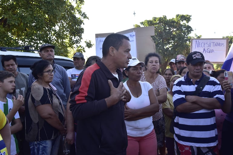 Francisco Arévalos, presidente de la Comisión Vecinal del barrio Caacupemí, en la reserva del banco San Miguel