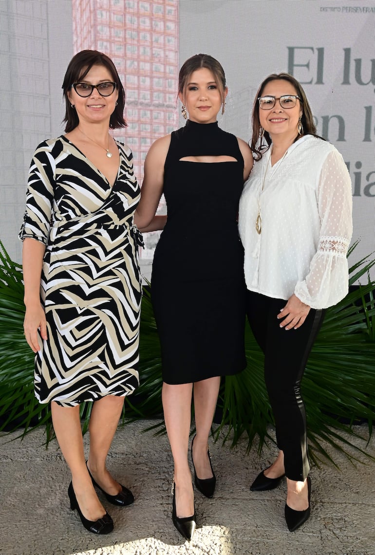 Fabiola Ávalos, Amalia Acosta y Lourdes Martínez. 