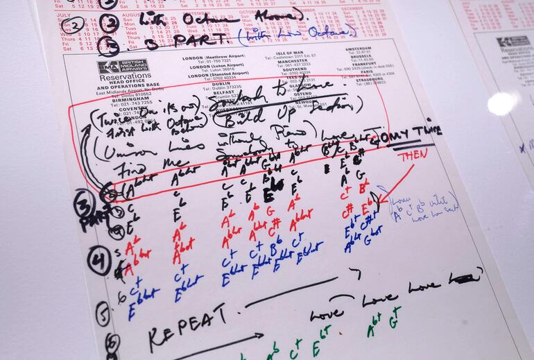 Manuscrito de 'Somebody to Love', autografiado por Freddie Mercury.