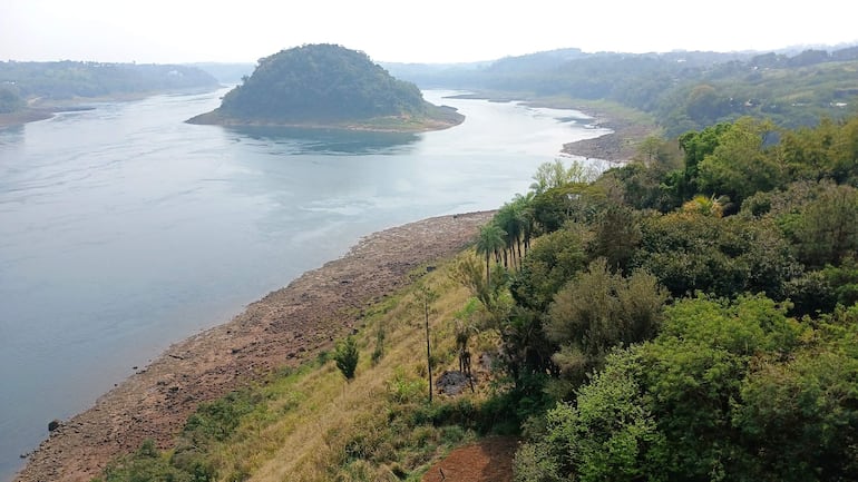 El río Paraná está por debajo de su cauce normal. 