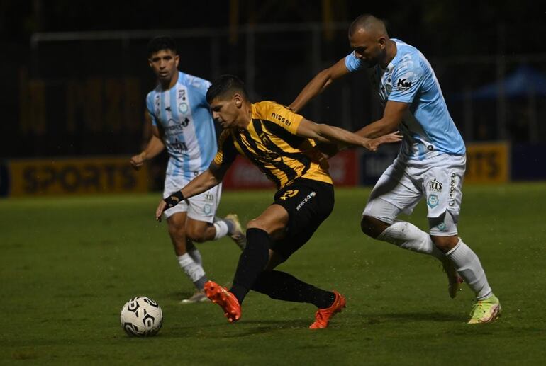 Guaraní y Guaireña empataron sin goles en juego de la fecha 17