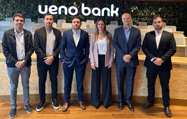 Directivos de ueno bank y Natania Paraguay.