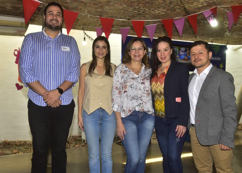 Blas Verón, Giselle Van Humbeeck, Cecilia Anderson, Johana Lugo y Manuel Amarilla.