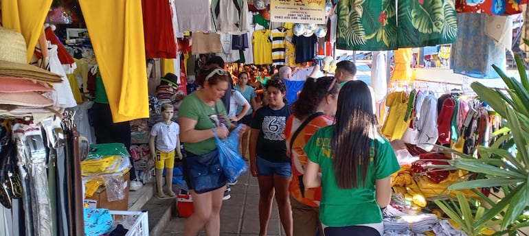 Últimas compras del año: mercado de San Lorenzo, con mucho movimiento comercial