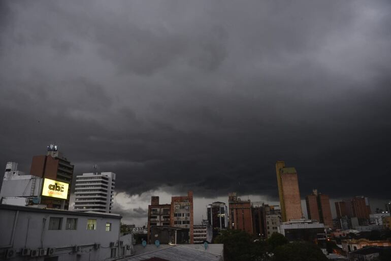 Las lluvias y tormentas podrían tornarse intensas, según advierte Meteorología.