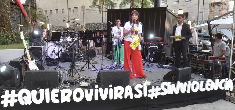 En la Plaza Mariscal realizaron el  cierre de la campaña #QuieroVivirAsí #SinViolencia con un concierto en el que actuaron Aye Alfonso, Band’Elaschica, Jaime Zacher y otros artistas.