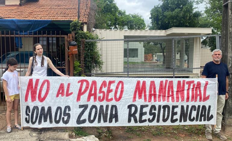 Vecinos del barrio San Jorge rechazan centro comercial en zona residencial.