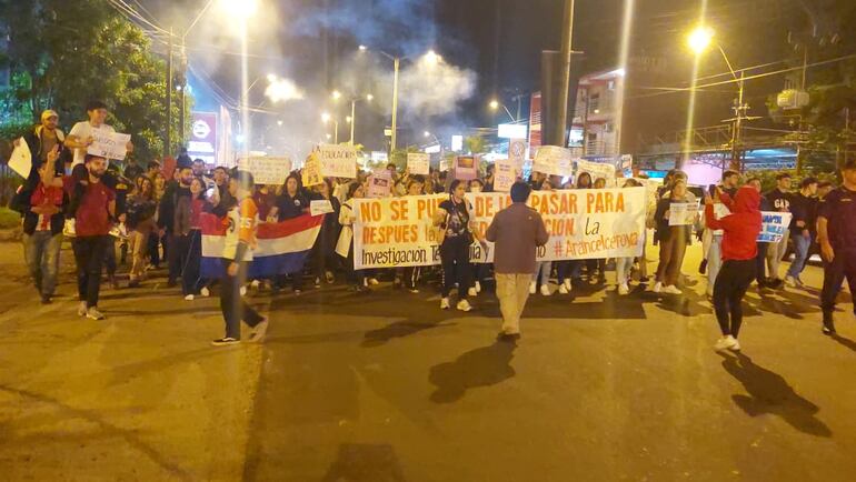 Multitudinaria marcha de estudiantes en Coronel Oviedo.