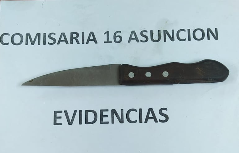 Cuchillo incautado del poder de aprehendido.