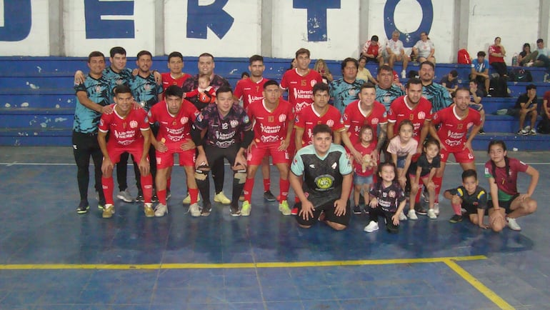 José Meza celebró el triunfo  en casa contra el 12 de Junio, en la fecha pasada.