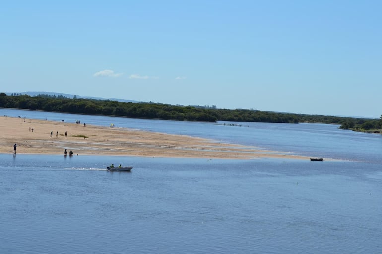 La imponente playa Punta Arena de Caapucú, que invita a conocerla.