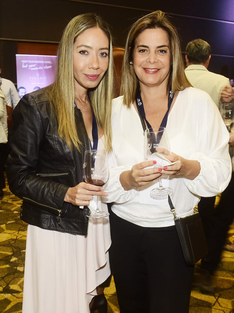 Cinzia González y Karina Torres.