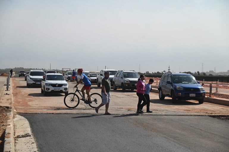 La ciudadanía ya pudo recorrer ayer las obras de la Costanera Sur, que siguen inconclusas. 