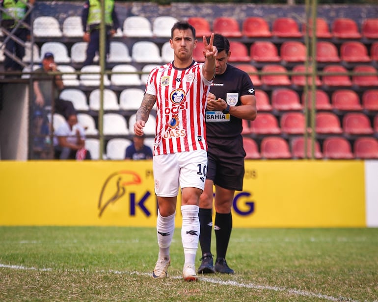 Juan José  Heinze festeja el gol de apertura a favor del "Rayadito". (Foto: Sportivo San Lorenzo)