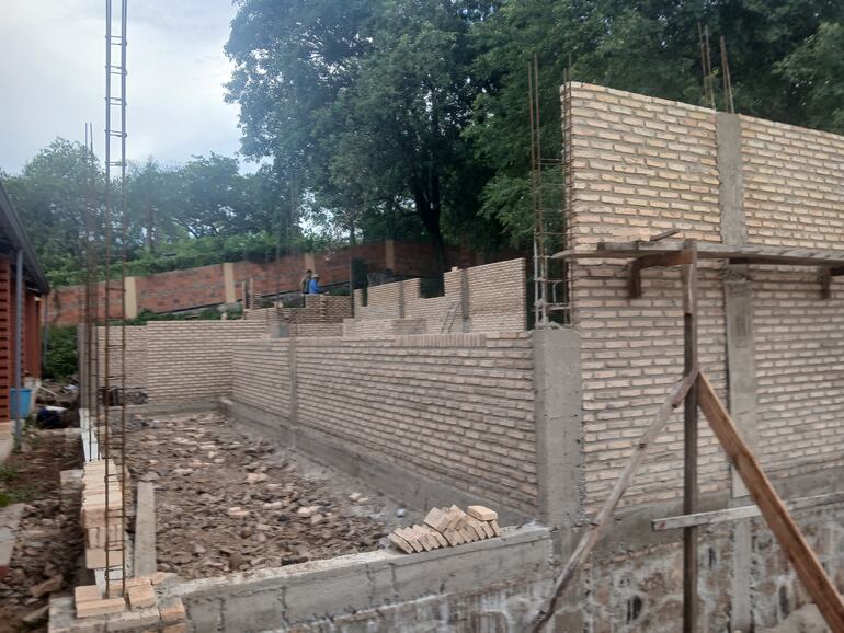 La escuela Ramón Bejarano también está siendo beneficiada con la construcción de cocina comedor y baño sexado.