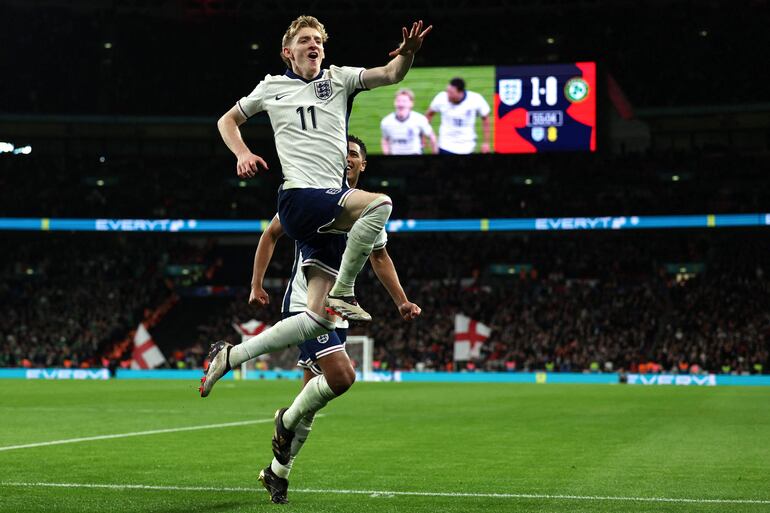 TOPSHOT - England's midfielder #11 Anthony Gordon celebrates scoring the team's second goal during the UEFA Nations League, League B - Group 2, football match between England and the Republic of Ireland at Wembley Stadium in London on November 17, 2024. (Photo by Adrian Dennis / AFP) / NOT FOR MARKETING OR ADVERTISING USE / RESTRICTED TO EDITORIAL USE