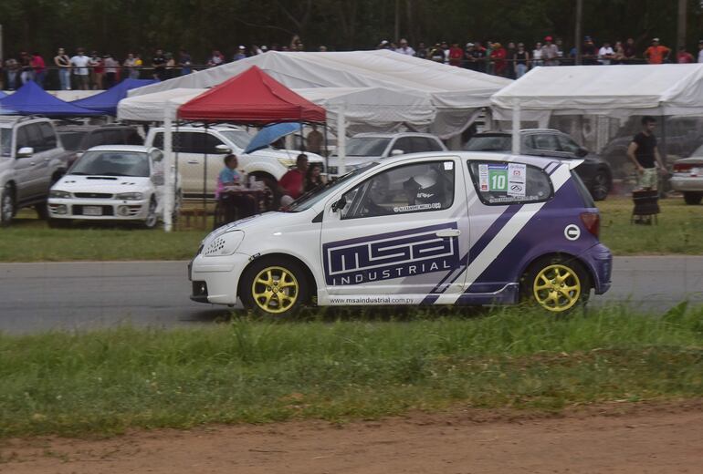 El piloto Alexandre Mella, con su victoria de ayer, se consagra como campeón de la Copa Vitz 2023.