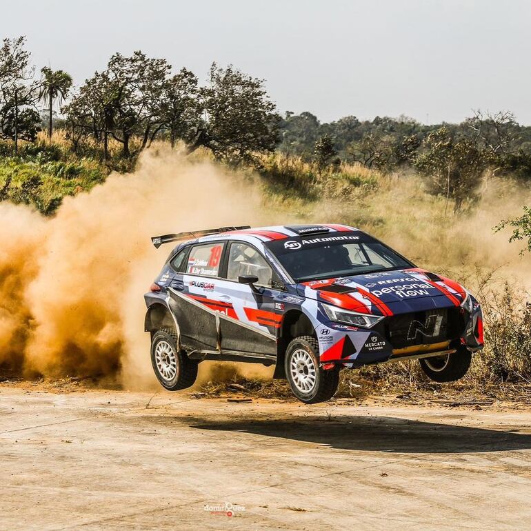 Fau Zaldívar, actual líder del Campeonato Sudamericano de Rally FIA/Codasur, estuvo entrenando ayer junto al argentino Marcelo Der Ohannesian con el Hyundai i20 N Rally2 de cara al Rally de Santa Cruz, Bolivia, por la cuarta cita del Sudamericano.