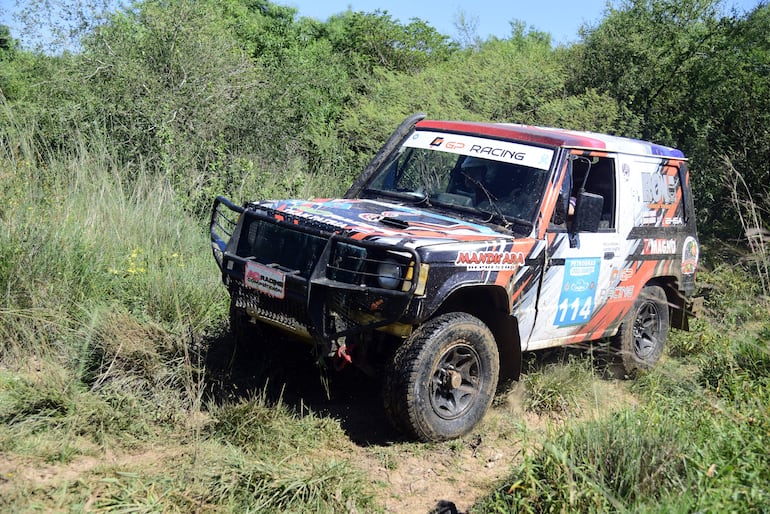 El debutante en camionetas Damián Pedrozo triunfó junto a Sergio Olmedo.