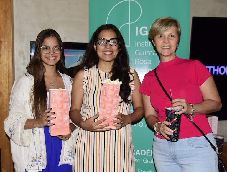 María Eduarda Pabilha, Amanda Freitas y Eliane Araújo. 