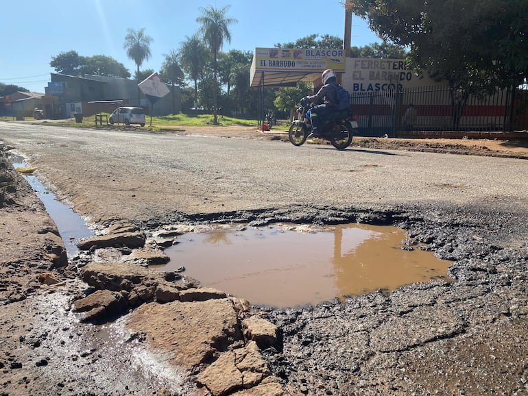 Bache ubicado en la calle Campo Vía. La profundidad se encuentra tapada por agua.