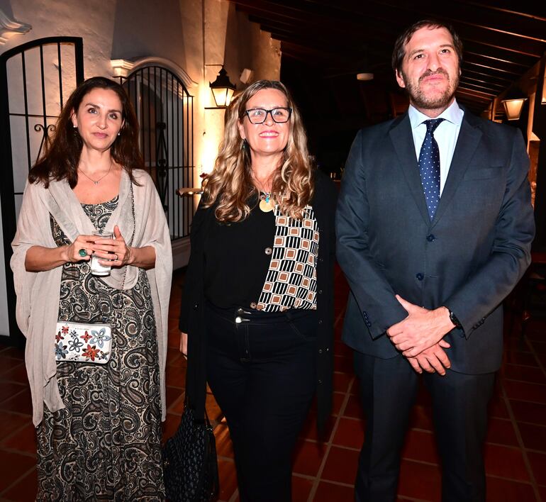 Adriana Vázquez, Marlene Dietze y Rodrigo Campos.