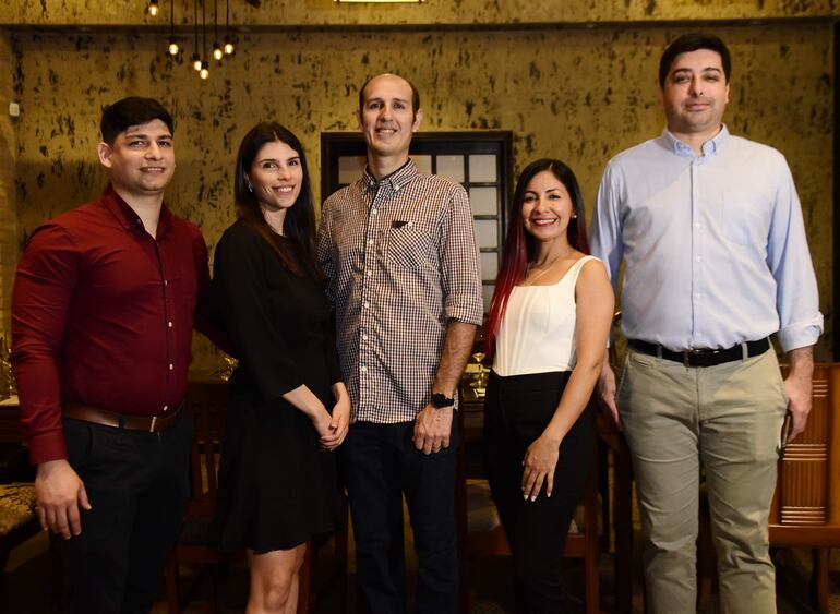 Diego Irachet, subgerente de gastronomía de NGO; Fabiana Demonte, brand manager; Nicolás Centurión, chef corporativo; Ninfa Morales, vendedora y Alfredo Macedo, vendedor.