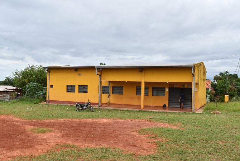 Actualmente, la escuela básica Nº 8.343 Fernando López Silva, está usufructuando un local comunitario para el desarrollo de las actividades académicas