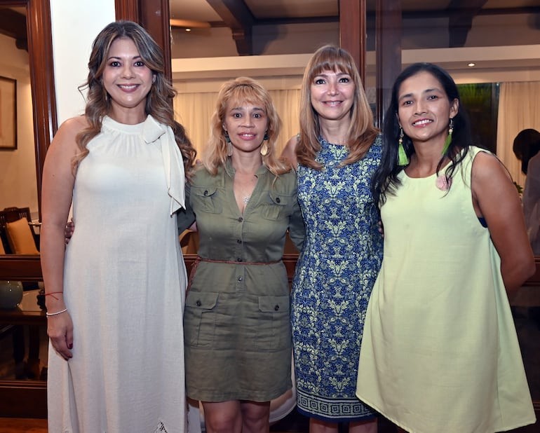 Melva de Gracia-Han, Gilda Alvarenga, Carla Bacigalupo y Fulgencia Ledezma.