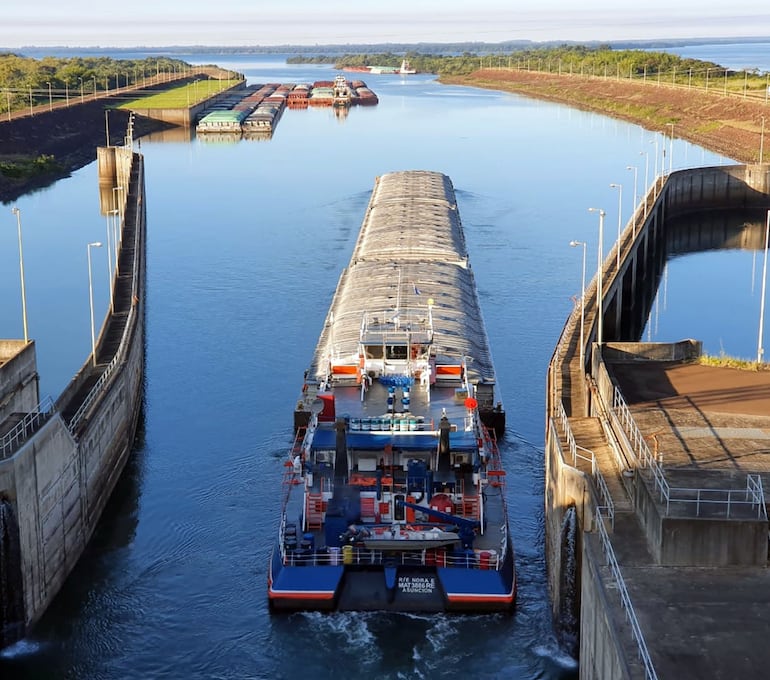 Esclusa de navegación del complejo Yacyretá. La bajante del río Paraná también redujo la utilización de esta importante herramienta.