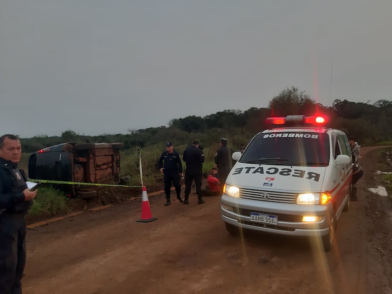 Presuntos ladrones vuelcan vehículo hurtado mientras huían de la Policía en Cambyretá.