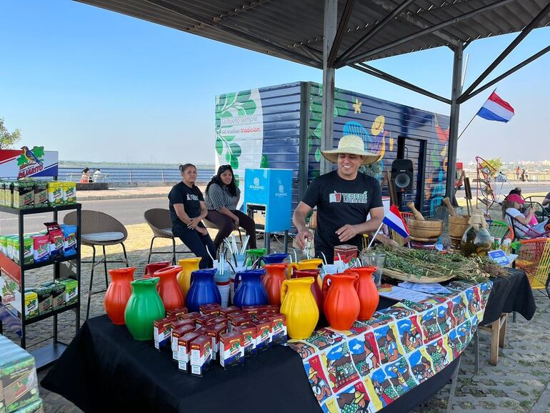 QUÈ HAY Tereré Literario en la Costanera.